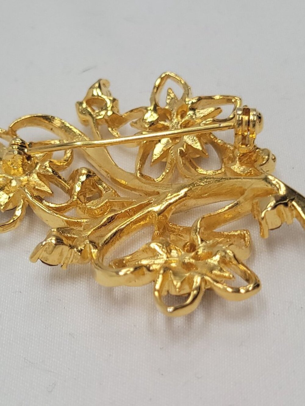 Gold-Tone Floral Brooch With Purple Rhinestones 2" Vintage Pin Jewelry - Picture 5 of 11